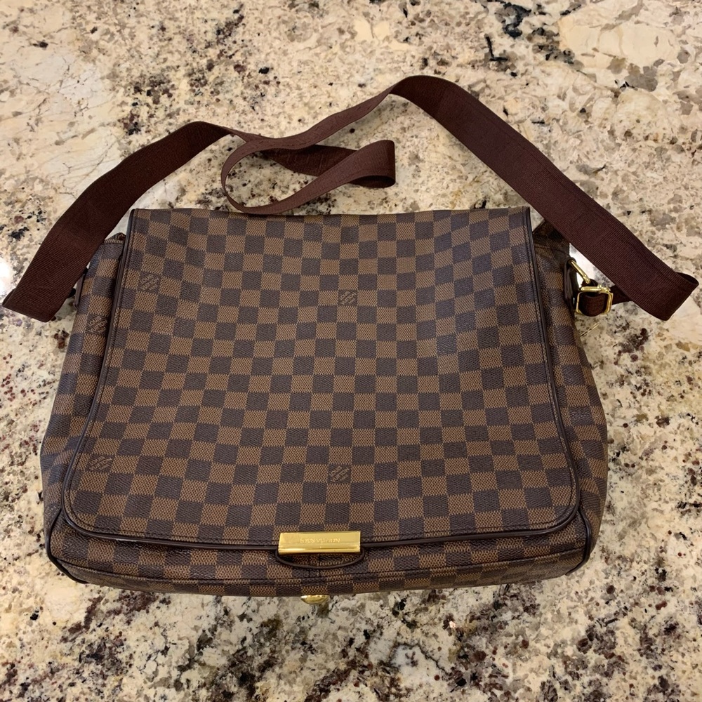 Authentic Louis Vuitton Messenger Bag!